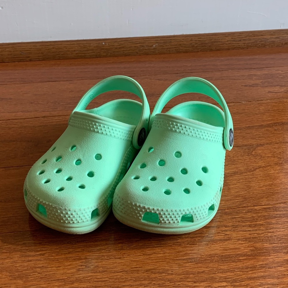 Toddler Crocs, size C7